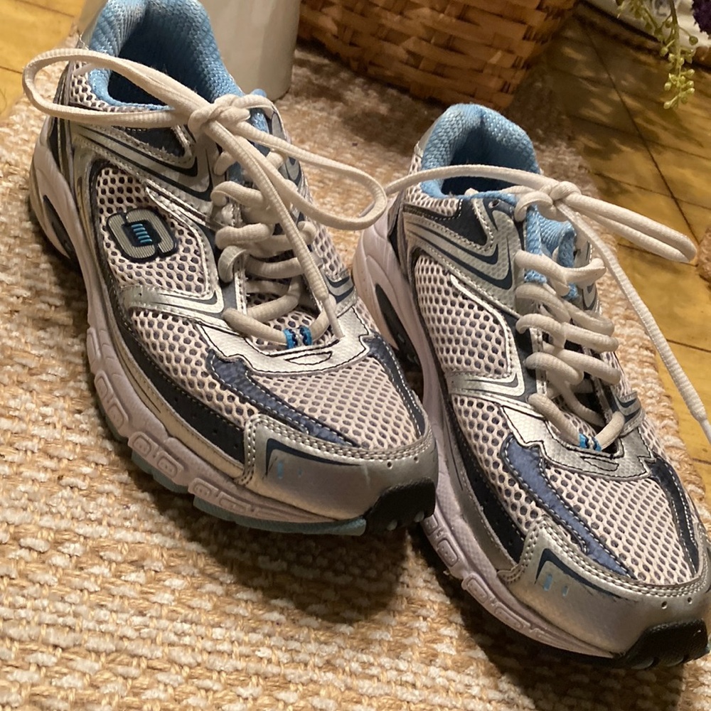 Ladies Sketcher tennis shoes